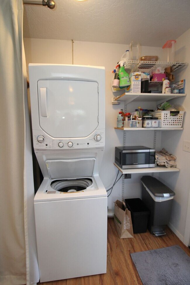 Building Photo - 205 NE 79th Ave