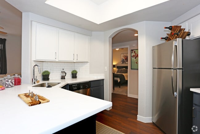 2BR, 2BA - 1039 SF - The Ventura