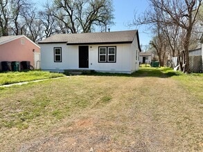 Building Photo - 2 bed newly renovated!