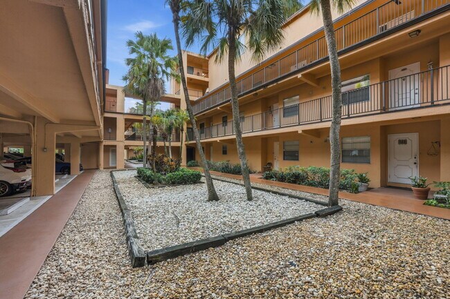 Building Photo - 430 Commodore Dr