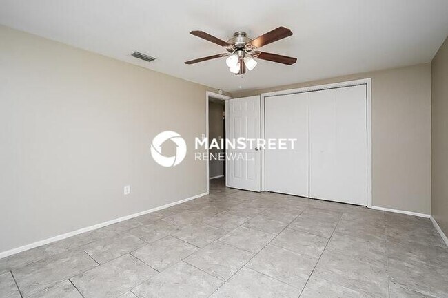 Building Photo - 2 Bedroom Pet-Friendly Home in Port Richey...