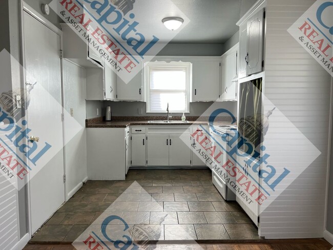 Building Photo - $300 OFF FIRST MONTH'S RENT!!!