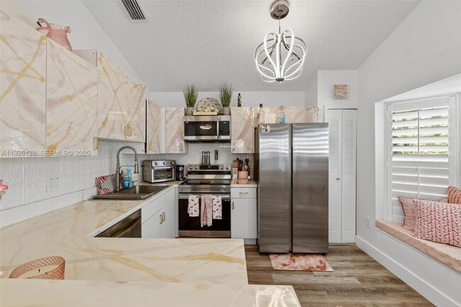 Building Photo - 210 NW Zanzibar Pl