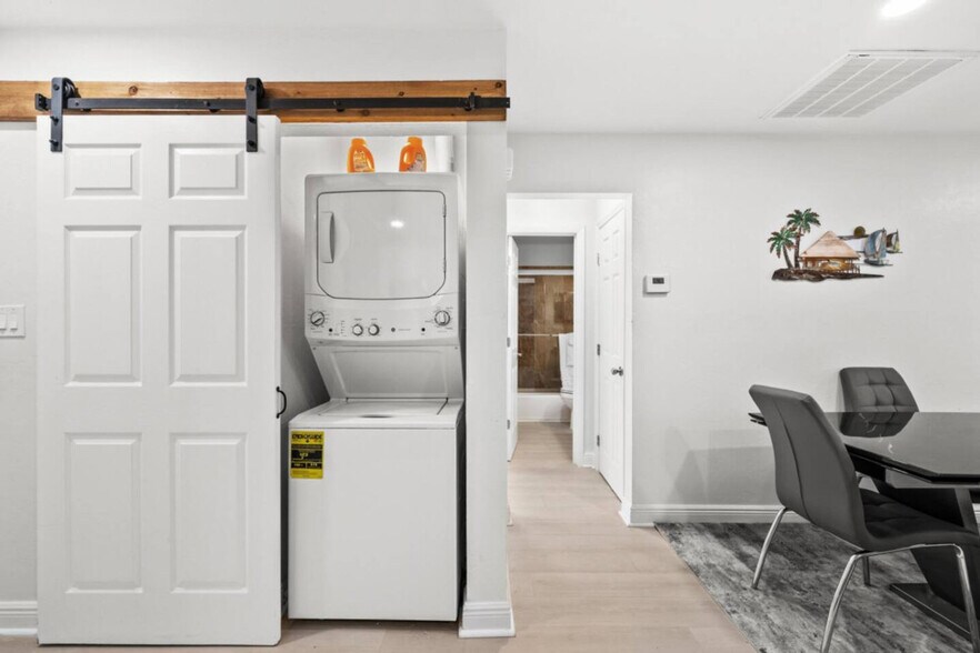 Building Photo - 1019 SE 40th St