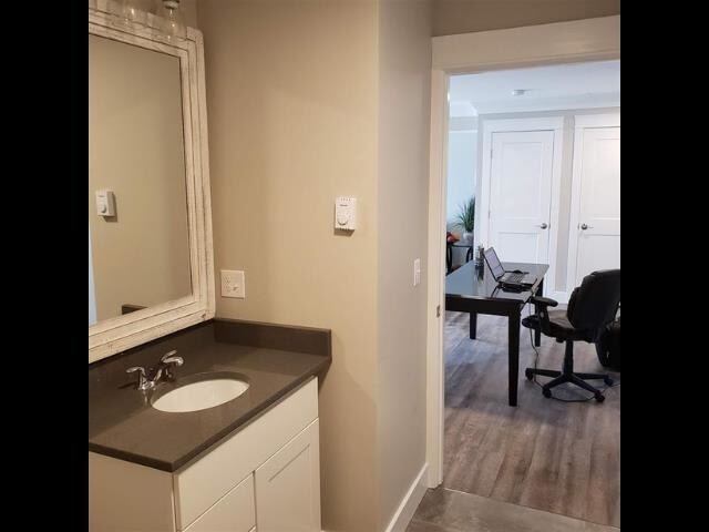 Building Photo - 10 4th St