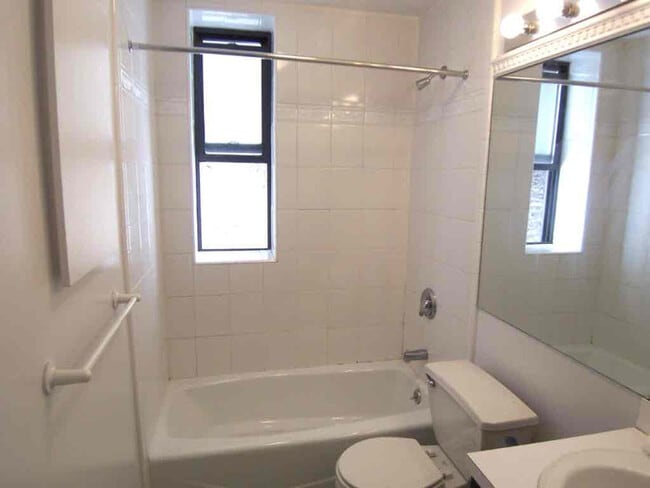 Building Photo - 180 W 103rd St