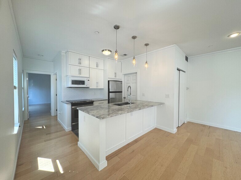 Building Photo - 27 Buttles Ave