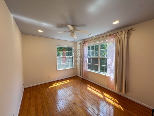 Building Photo - Lake Reynovia 4Bed/2.5Bath Rental