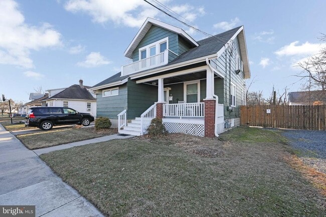 Building Photo - 11 Church St