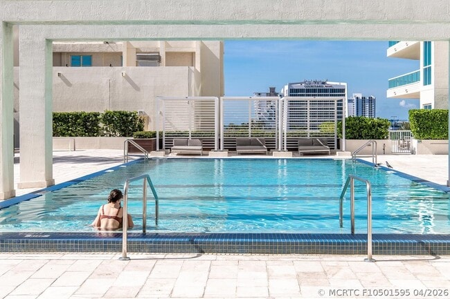 Building Photo - 101 S Fort Lauderdale Beach Blvd