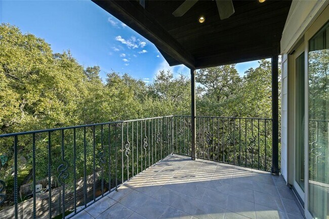 Building Photo - 1901 Glencliff Dr