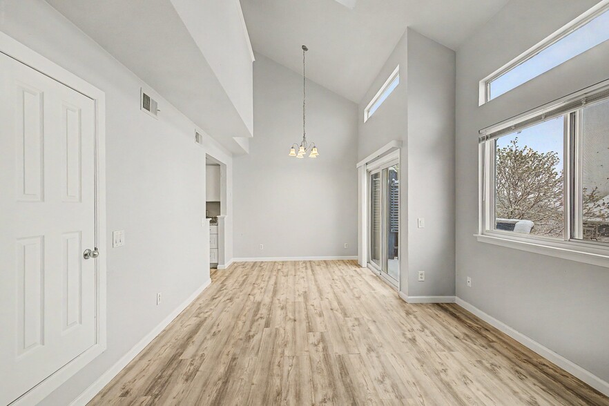 Building Photo - 1342 S Cathay Ct