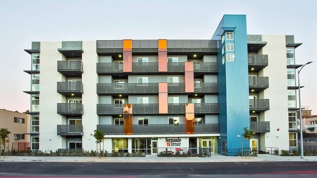 Building Photo - 540 Normandie Ave