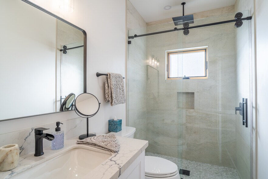 Building Photo - 3038 Beech St