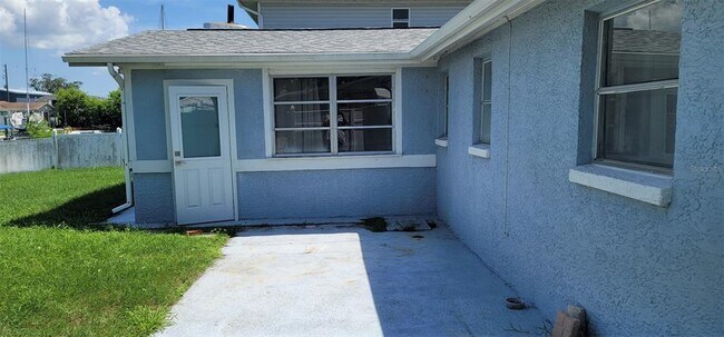 Building Photo - 13240 Starfish Dr