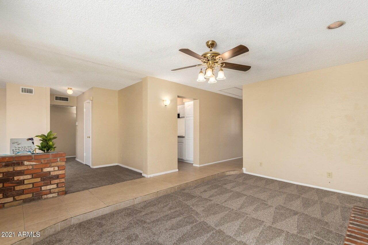 Building Photo - 3106 S Los Feliz Dr