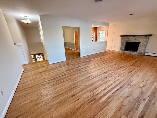 Building Photo - Severna Park - Waterfront - Round Bay Community.