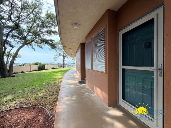 Building Photo - Fully Furnished Condo Unit in Fort Walton Beach!
