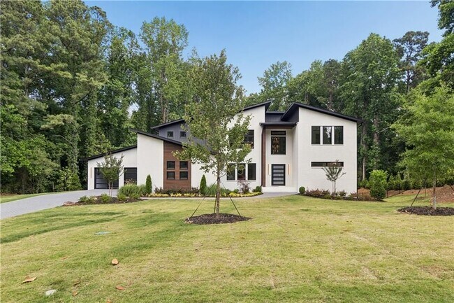 Building Photo - 1000 Clementstone Dr NE