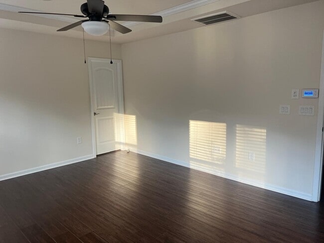 Building Photo - 2121 Chipley Dr