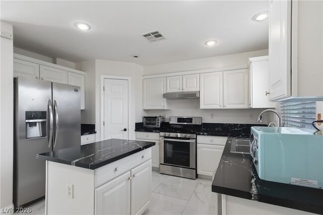 Building Photo - 9983 Canyon Peak Dr