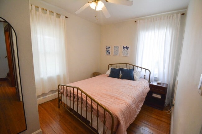 Building Photo - Updated 3 Bed, 1 Bath Home Near Downtown & Soldiers Field