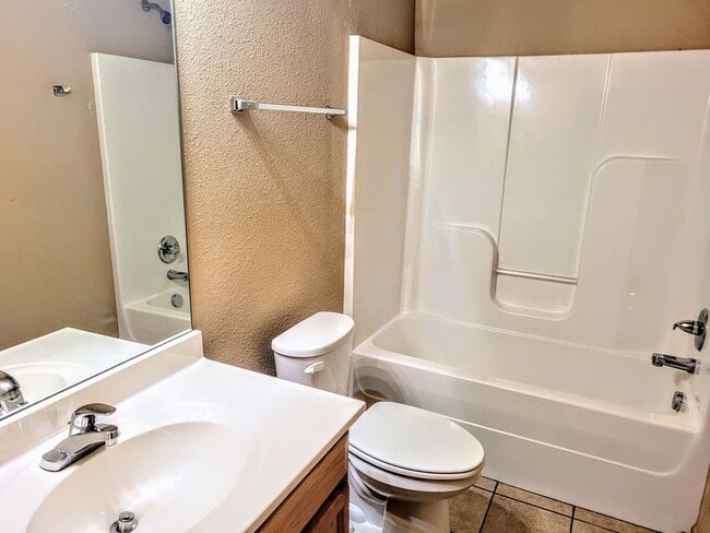 Building Photo - 109 Edna St