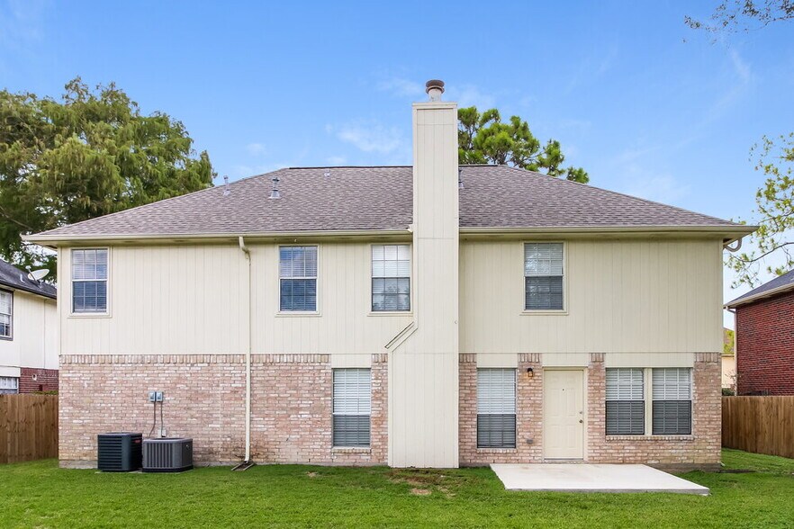 Building Photo - 2609 Potomac Dr