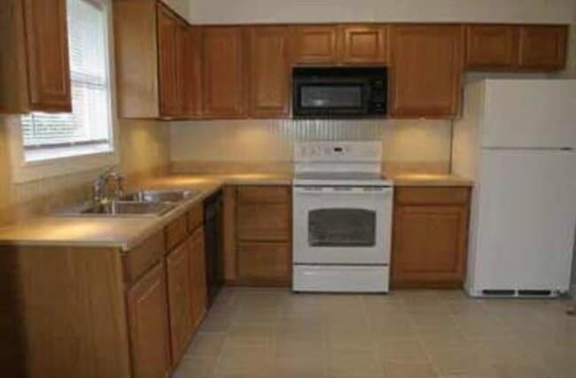Building Photo - 1340 Ox Hill Dr