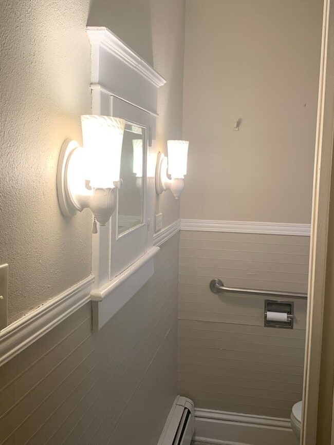 Building Photo - Dallastown SD 3 Bedroom House-Yard, Parking