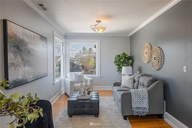 Building Photo - 2123 Hoyt Ave