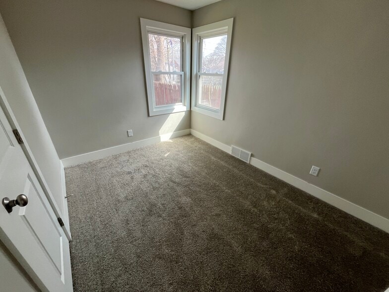 Building Photo - 393 W 20th St