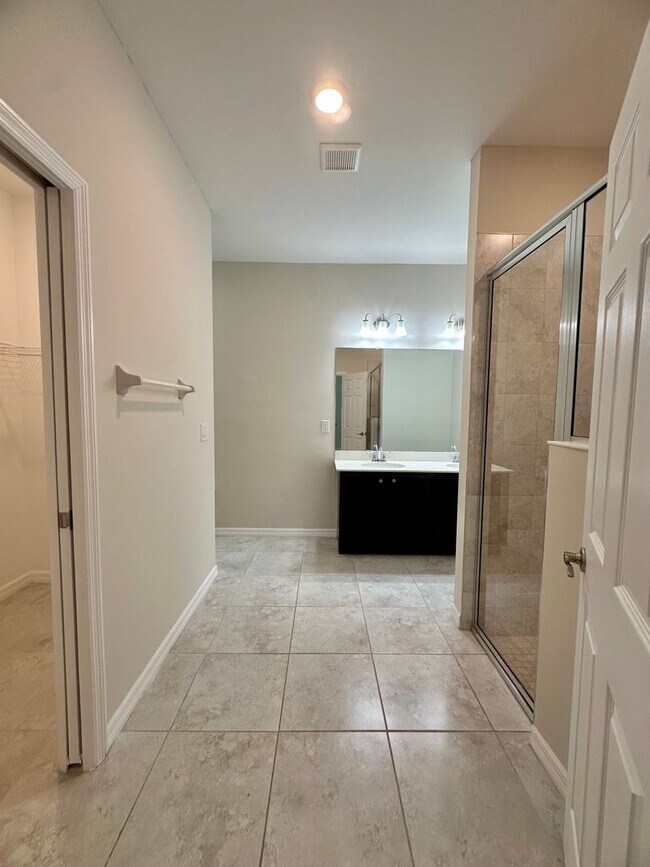 Building Photo - 624 Corrientes Cir