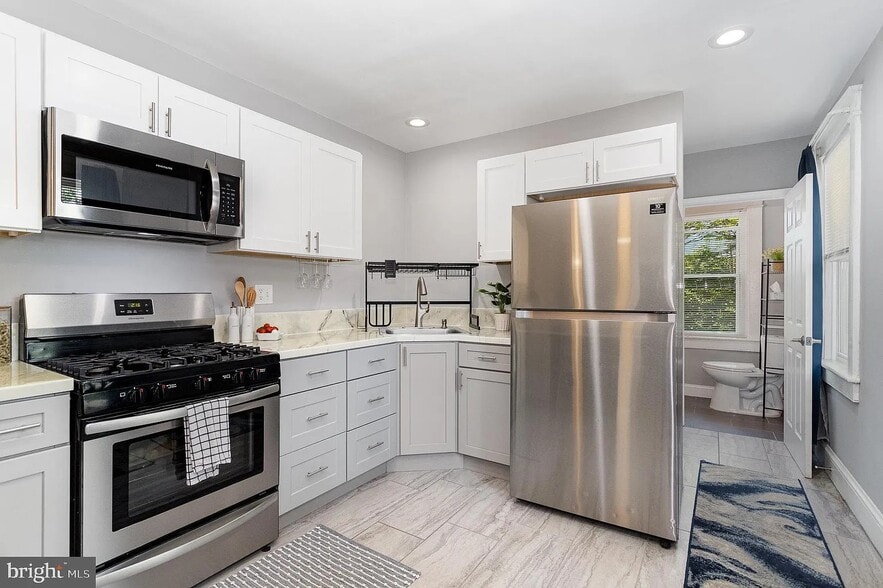 Building Photo - 442 Poplar St