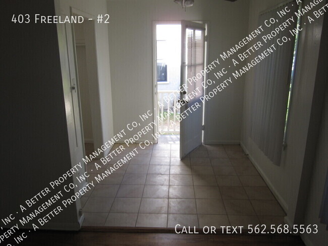 Building Photo - 2 Bedroom with Upgraded Granite Kitchen & ...