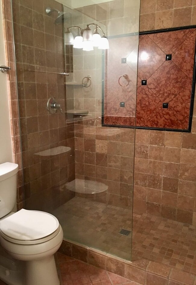 Building Photo - 5 Bedroom/2 Bath Home in amazing ASU Neighborhood