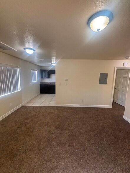 Building Photo - 325 E 60th St