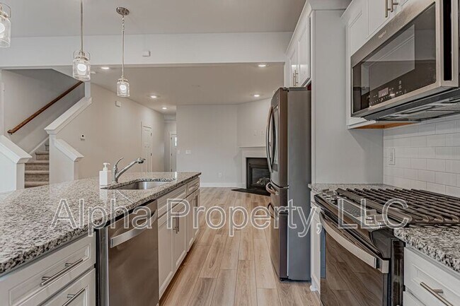 Building Photo - 30 Mardale Ln