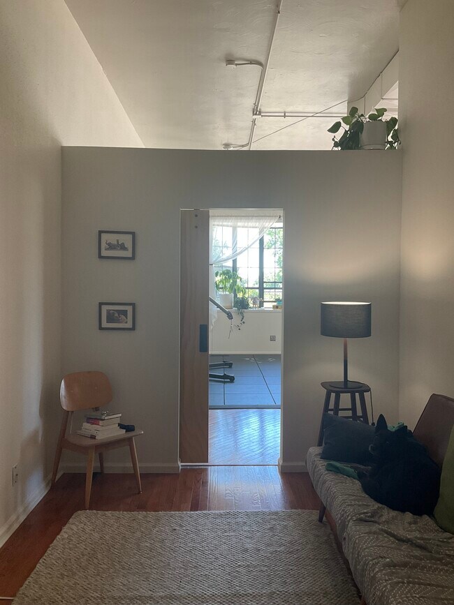 HALLWAY - 302 E Uintah St