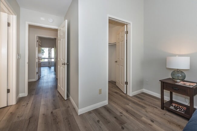 Building Photo - Spacious Downtown 2 bed/ 2.5 bath Condo - 2 blocks from Cottage!