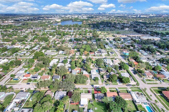 Building Photo - 2419 Coolidge St