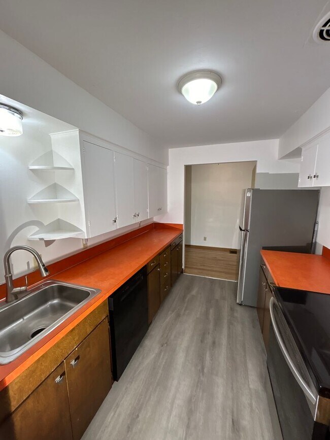 Building Photo - dege01