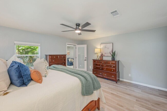 Building Photo - 512 Samana Way