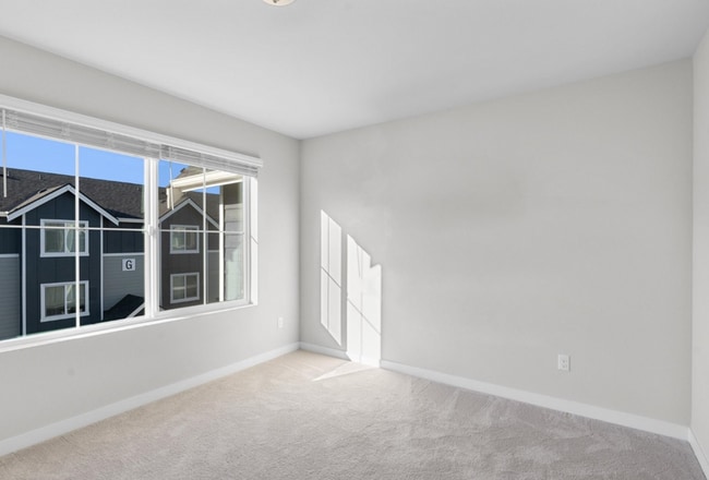 Building Photo - Stunningly Upgraded 2-Bed, 2.5-Bath Townho...