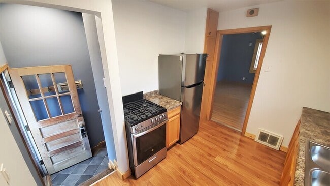 Building Photo - 1679 29th St NE