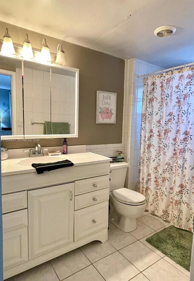 Building Photo - 8423 SW 137th Ave