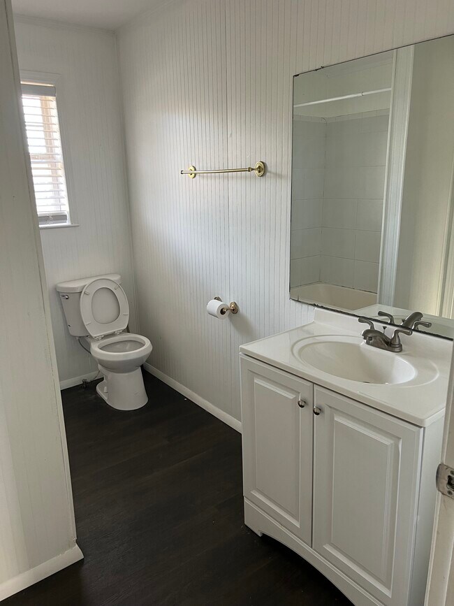 Building Photo - 979 Dowdey Rd