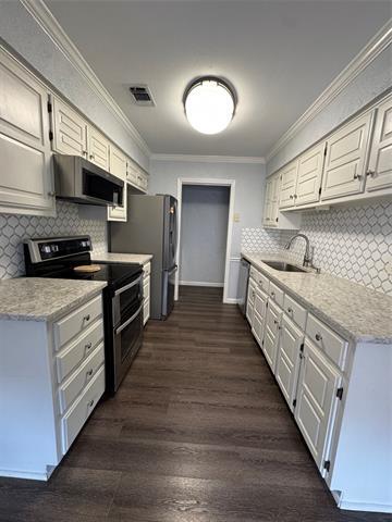 Building Photo - 6513 Sayle St
