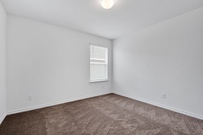 Building Photo - Charming 3 Bed 2.5 Bath Home in Tierra Buena with Community Amenities!
