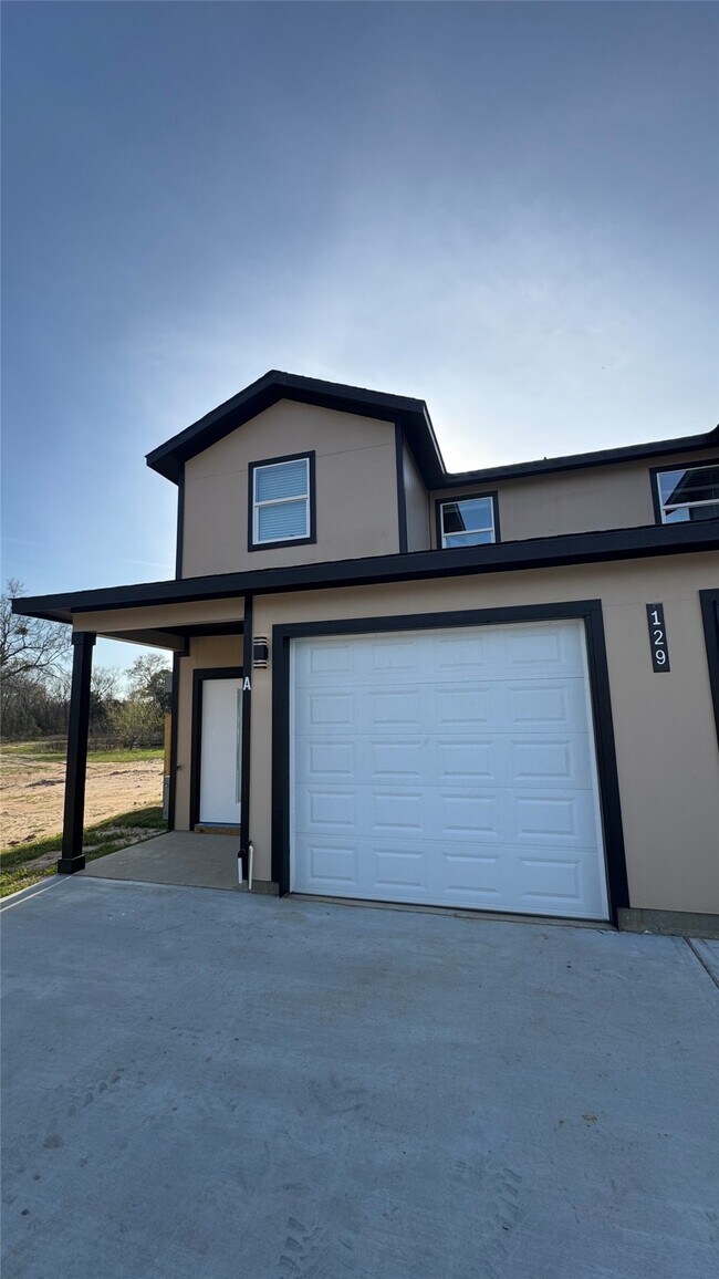 Building Photo - 129 S 10th St